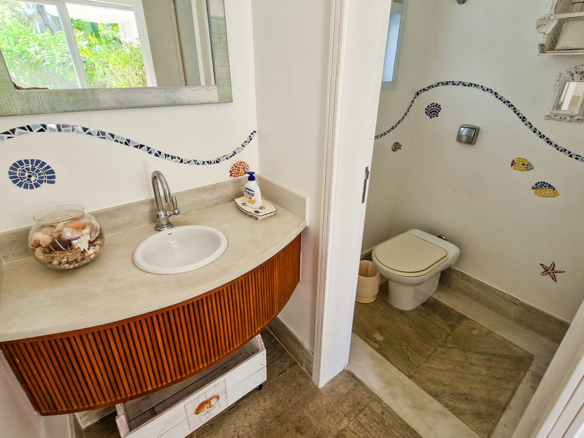 Casa para venda pé na areia, Condomínio Cocanha, contendo 06 dormitórios sendo 02 suítes, com 574m²