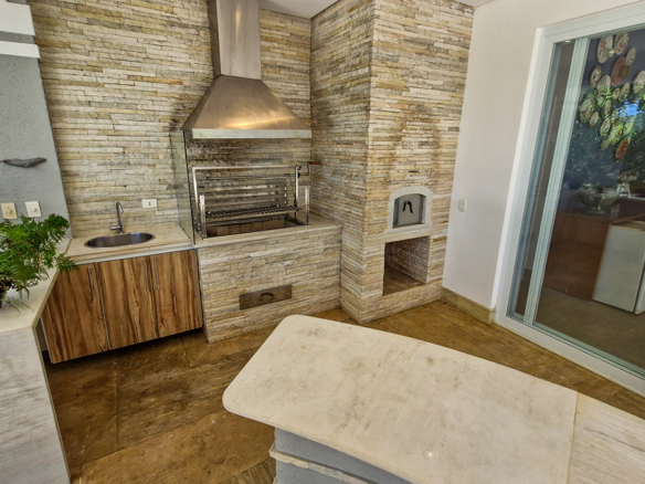 Casa para venda pé na areia, Condomínio Cocanha, contendo 06 dormitórios sendo 02 suítes, com 574m²