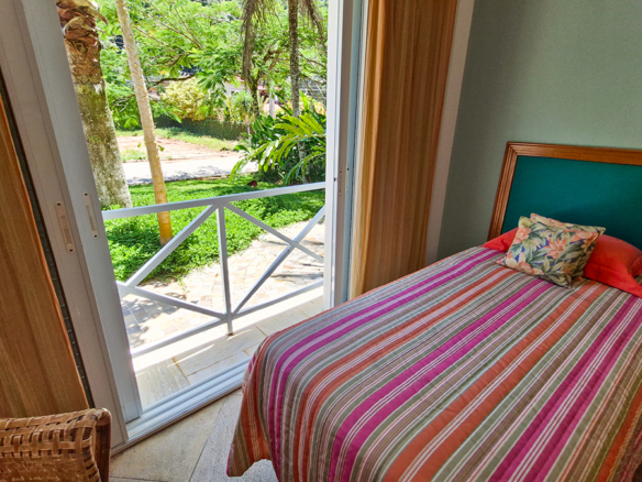 Casa para venda pé na areia, Condomínio Cocanha, contendo 06 dormitórios sendo 02 suítes, com 574m²