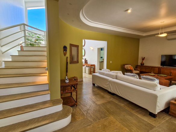 Casa para venda pé na areia, Condomínio Cocanha, contendo 06 dormitórios sendo 02 suítes, com 574m²