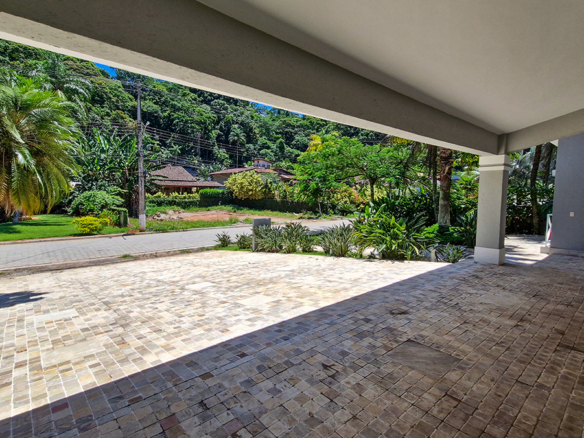 Casa para venda pé na areia, Condomínio Cocanha, contendo 06 dormitórios sendo 02 suítes, com 574m²