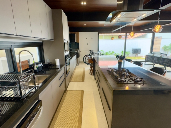 Casa a Venda e locação, na Praia da Lagoinha, 05 quartos, 360 m²