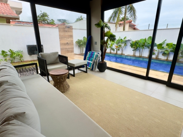 Casa a Venda e locação, na Praia da Lagoinha, 05 quartos, 360 m²