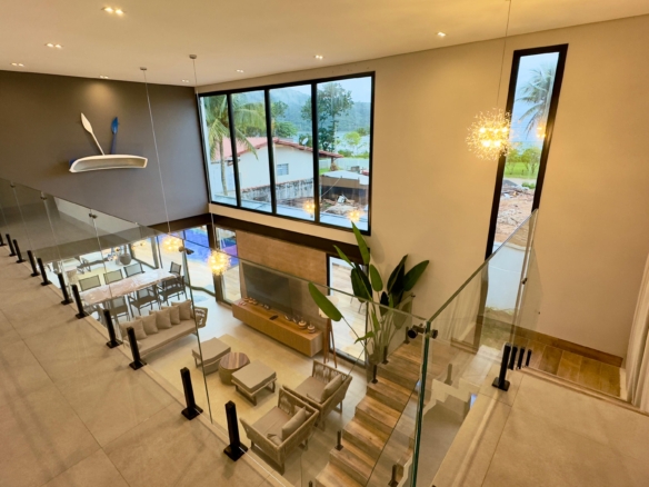 Casa a Venda e locação, na Praia da Lagoinha, 05 quartos, 360 m²