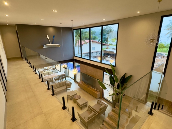Casa a Venda e locação, na Praia da Lagoinha, 05 quartos, 360 m²