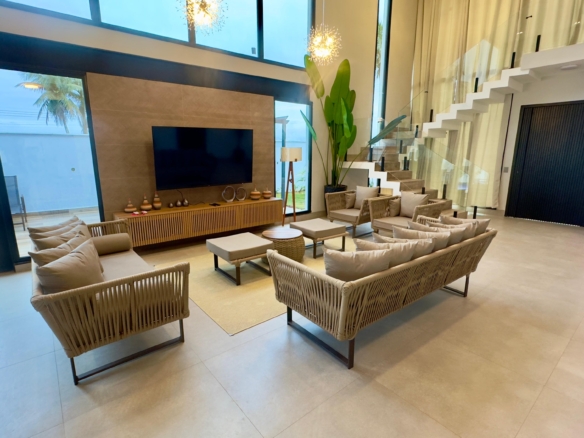 Casa a Venda e locação, na Praia da Lagoinha, 05 quartos, 360 m²