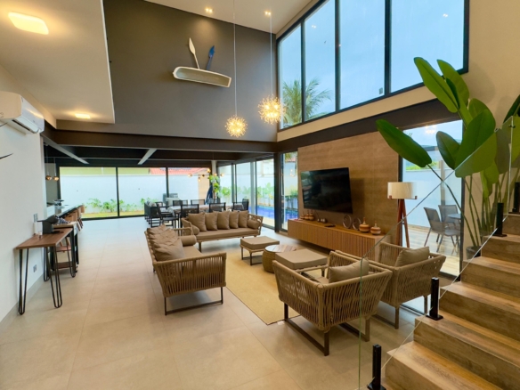 Casa a Venda e locação, na Praia da Lagoinha, 05 quartos, 360 m²