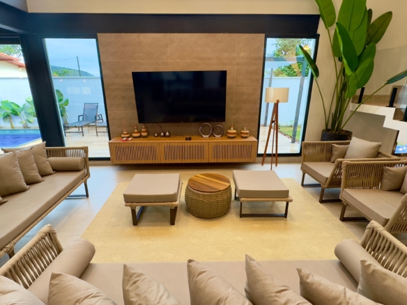 Casa a Venda e locação, na Praia da Lagoinha, 05 quartos, 360 m²