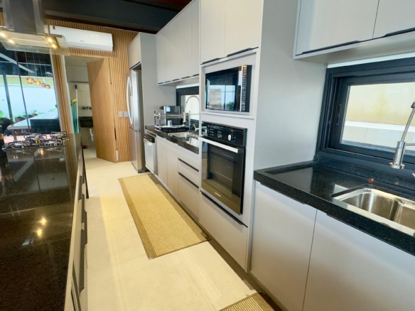 Casa a Venda e locação, na Praia da Lagoinha, 05 quartos, 360 m²