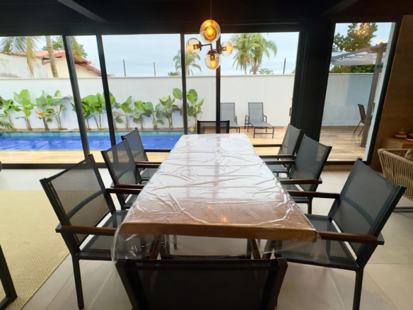 Casa a Venda e locação, na Praia da Lagoinha, 05 quartos, 360 m²