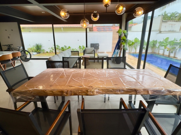 Casa a Venda e locação, na Praia da Lagoinha, 05 quartos, 360 m²