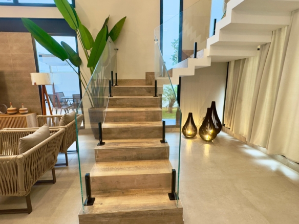 Casa a Venda e locação, na Praia da Lagoinha, 05 quartos, 360 m²