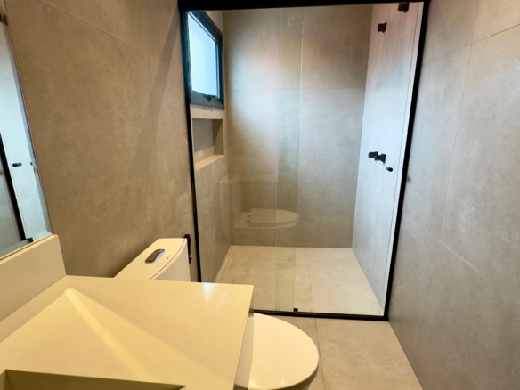 Casa a Venda e locação, na Praia da Lagoinha, 05 quartos, 360 m²