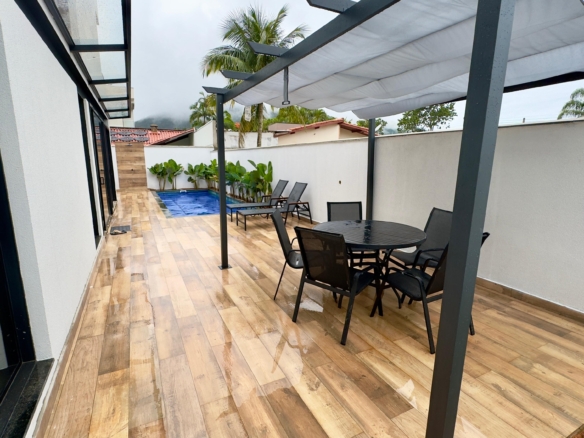 Casa a Venda e locação, na Praia da Lagoinha, 05 quartos, 360 m²