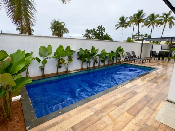 Casa a Venda e locação, na Praia da Lagoinha, 05 quartos, 360 m²