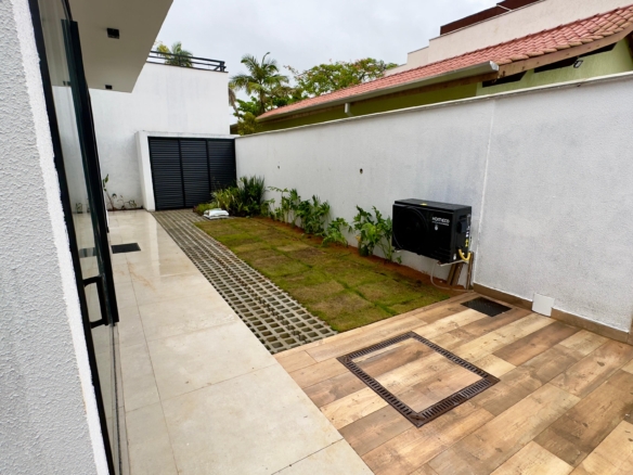 Casa a Venda e locação, na Praia da Lagoinha, 05 quartos, 360 m²