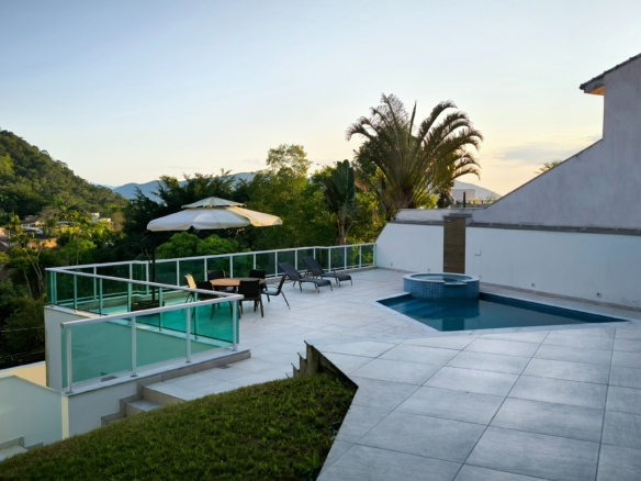 Casa a venda, no Recanto da Lagoinha, Praia da Lagoinha, com 5 quartos, 520 m²