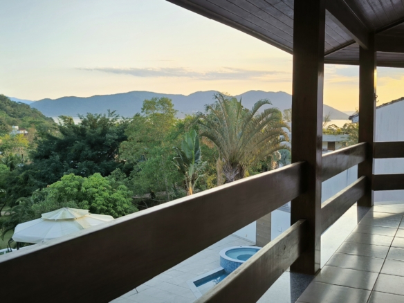 Casa a venda, no Recanto da Lagoinha, Praia da Lagoinha, com 5 quartos, 520 m²