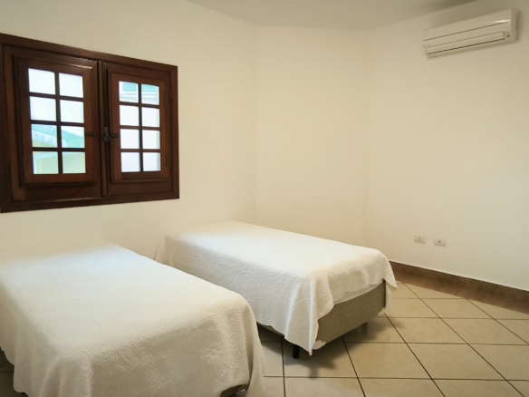 Casa a venda, no Recanto da Lagoinha, Praia da Lagoinha, com 5 quartos, 520 m²