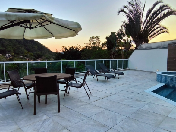 Casa a venda, no Recanto da Lagoinha, Praia da Lagoinha, com 5 quartos, 520 m²