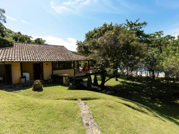 Casa para Venda Praia do Bonete, com 03 dormitórios, 200 m² de construção