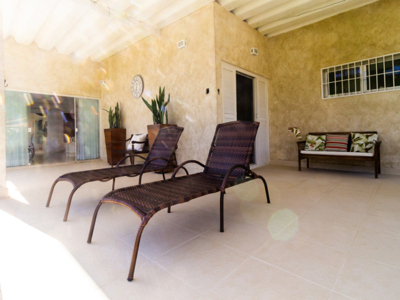 Casa térrea a venda, Praia da Tabatinga – Caraguatatuba, 06 quartos, 1200 m² de terreno e 700 m² de área construída