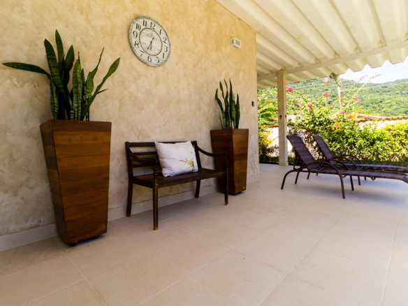Casa térrea a venda, Praia da Tabatinga – Caraguatatuba, 06 quartos, 1200 m² de terreno e 700 m² de área construída