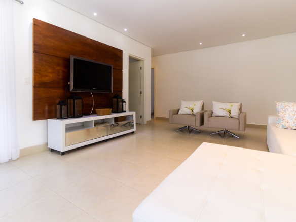 Casa térrea a venda, Praia da Tabatinga – Caraguatatuba, 06 quartos, 1200 m² de terreno e 700 m² de área construída
