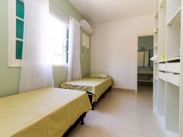 Casa térrea a venda, Praia da Tabatinga – Caraguatatuba, 06 quartos, 1200 m² de terreno e 700 m² de área construída