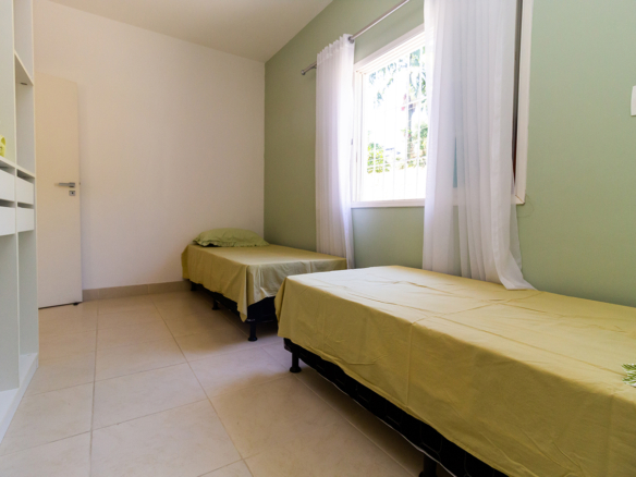 Casa térrea a venda, Praia da Tabatinga – Caraguatatuba, 06 quartos, 1200 m² de terreno e 700 m² de área construída