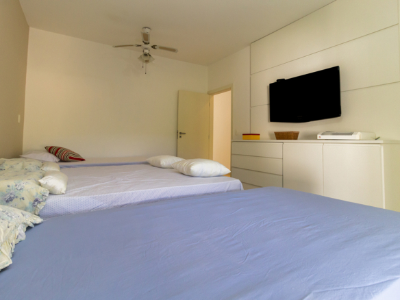 Casa térrea a venda, Praia da Tabatinga – Caraguatatuba, 06 quartos, 1200 m² de terreno e 700 m² de área construída