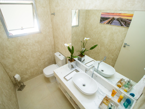 Casa térrea a venda, Praia da Tabatinga – Caraguatatuba, 06 quartos, 1200 m² de terreno e 700 m² de área construída