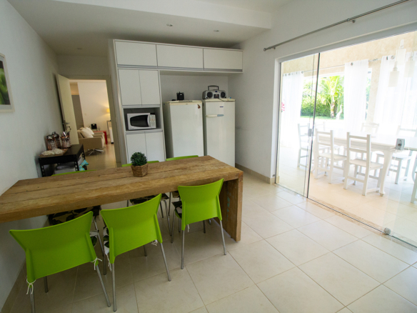 Casa térrea a venda, Praia da Tabatinga – Caraguatatuba, 06 quartos, 1200 m² de terreno e 700 m² de área construída