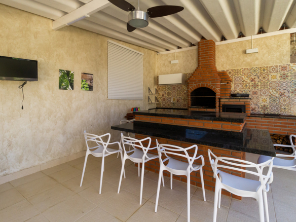 Casa térrea a venda, Praia da Tabatinga – Caraguatatuba, 06 quartos, 1200 m² de terreno e 700 m² de área construída