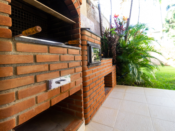 Casa térrea a venda, Praia da Tabatinga – Caraguatatuba, 06 quartos, 1200 m² de terreno e 700 m² de área construída
