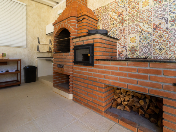 Casa térrea a venda, Praia da Tabatinga – Caraguatatuba, 06 quartos, 1200 m² de terreno e 700 m² de área construída