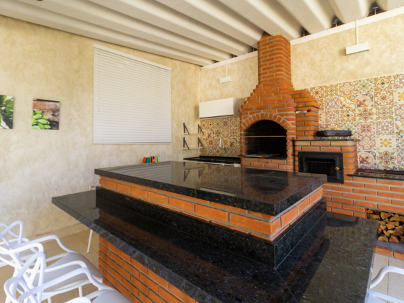 Casa térrea a venda, Praia da Tabatinga – Caraguatatuba, 06 quartos, 1200 m² de terreno e 700 m² de área construída