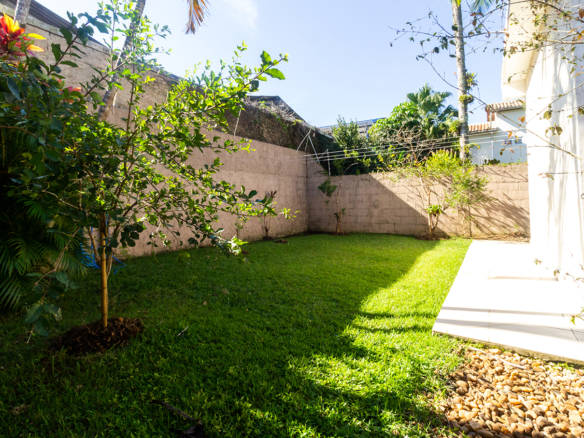 Casa térrea a venda, Praia da Tabatinga – Caraguatatuba, 06 quartos, 1200 m² de terreno e 700 m² de área construída