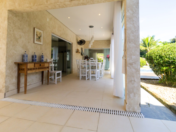 Casa térrea a venda, Praia da Tabatinga – Caraguatatuba, 06 quartos, 1200 m² de terreno e 700 m² de área construída