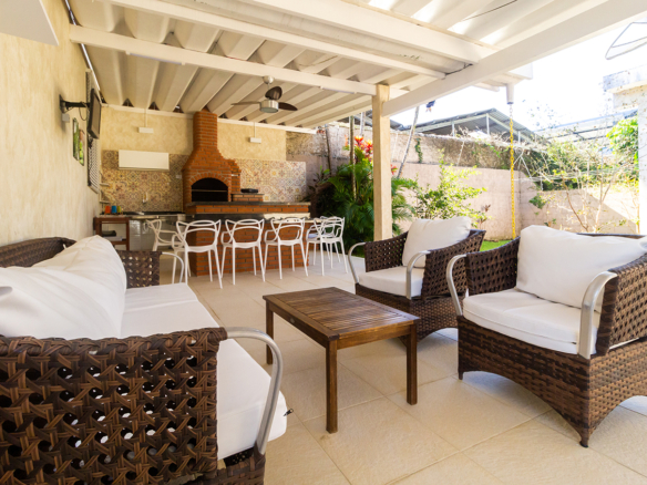 Casa térrea a venda, Praia da Tabatinga – Caraguatatuba, 06 quartos, 1200 m² de terreno e 700 m² de área construída