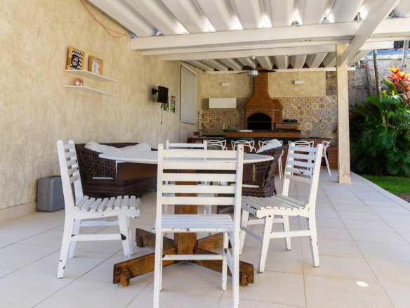 Casa térrea a venda, Praia da Tabatinga – Caraguatatuba, 06 quartos, 1200 m² de terreno e 700 m² de área construída