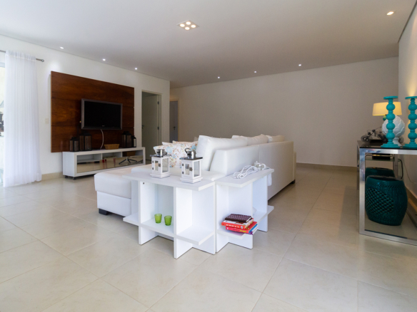 Casa térrea a venda, Praia da Tabatinga – Caraguatatuba, 06 quartos, 1200 m² de terreno e 700 m² de área construída