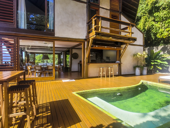 Casa para Venda com 5 suítes, em Praia Vermelha do Sul, com 600m²