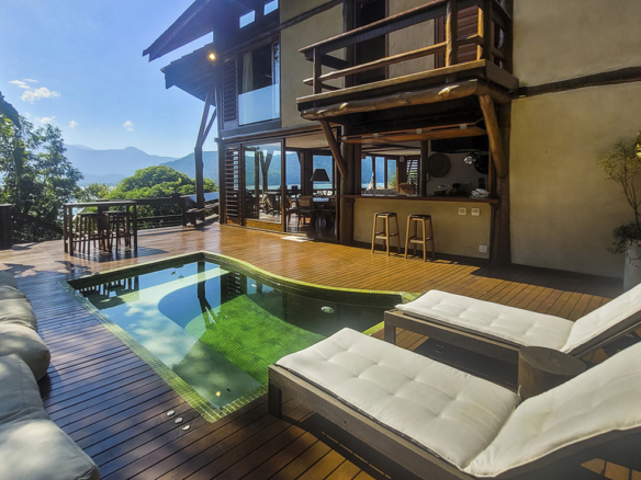 Casa para Venda com 5 suítes, em Praia Vermelha do Sul, com 600m²