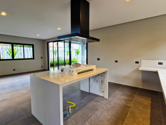 Casa à venda no Condomínio Costa Nova, Praia de Massaguaçu – 04 suítes, 360 mts quadrados