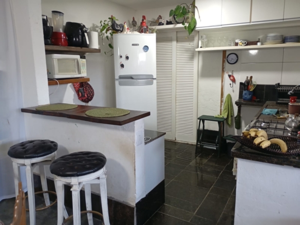 Casa para Venda e Locação, Condomínio Roteiro do Sol – Cocanha, com 3 suítes e 280 m².
