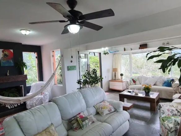 Casa para Venda e Locação, Condomínio Roteiro do Sol – Cocanha, com 3 suítes e 280 m².