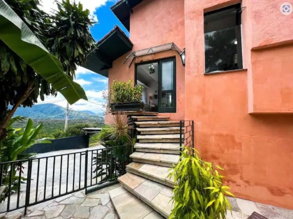 Casa para Venda e Locação, Condomínio Roteiro do Sol – Cocanha, com 3 suítes e 280 m².