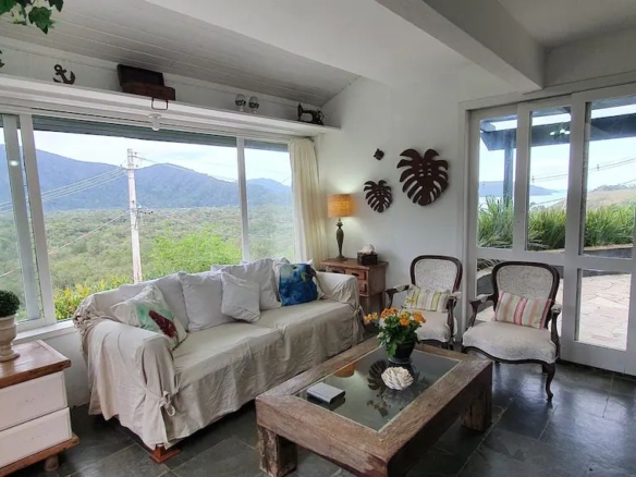 Casa para Venda e Locação, Condomínio Roteiro do Sol – Cocanha, com 3 suítes e 280 m².