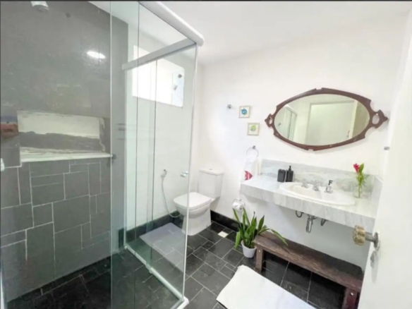 Casa para Venda e Locação, Condomínio Roteiro do Sol – Cocanha, com 3 suítes e 280 m².